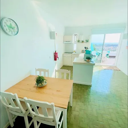 Ocean View Skyline ‚hakuna Matata' Apartment