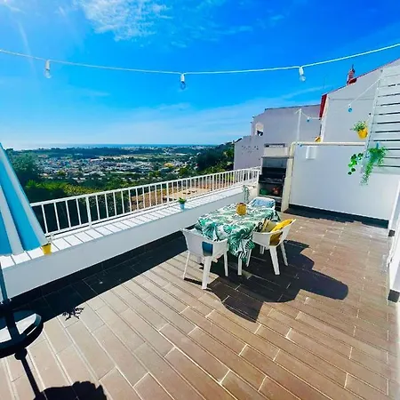 Ocean View Skyline ‚hakuna Matata' Apartment