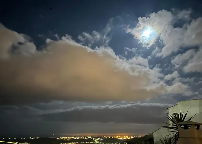 Ocean View Skyline ‚hakuna Matata' Apartment